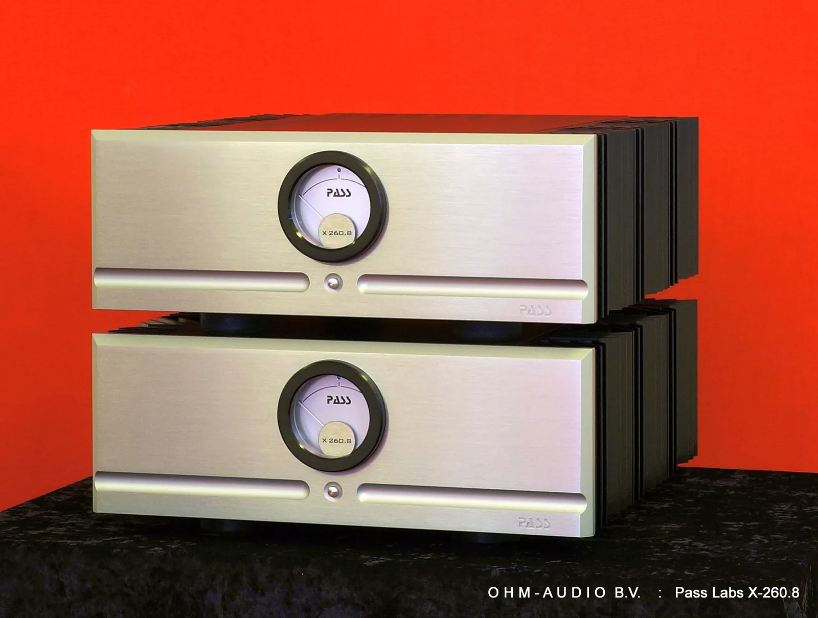 Amplificateurs Monoblock Équilibrés Pass Labs X-260.8 : Vendus aux Pays-Bas