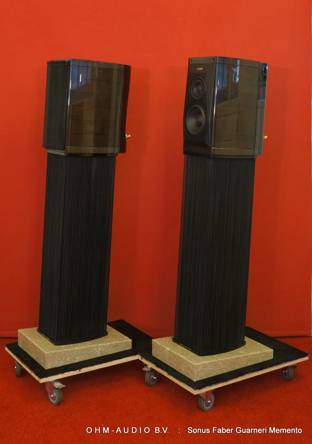 Sonus Faber Guarneri Memento, Graphite Black Haute Brillance, Comme Neuf : Vendu aux Pays-Bas