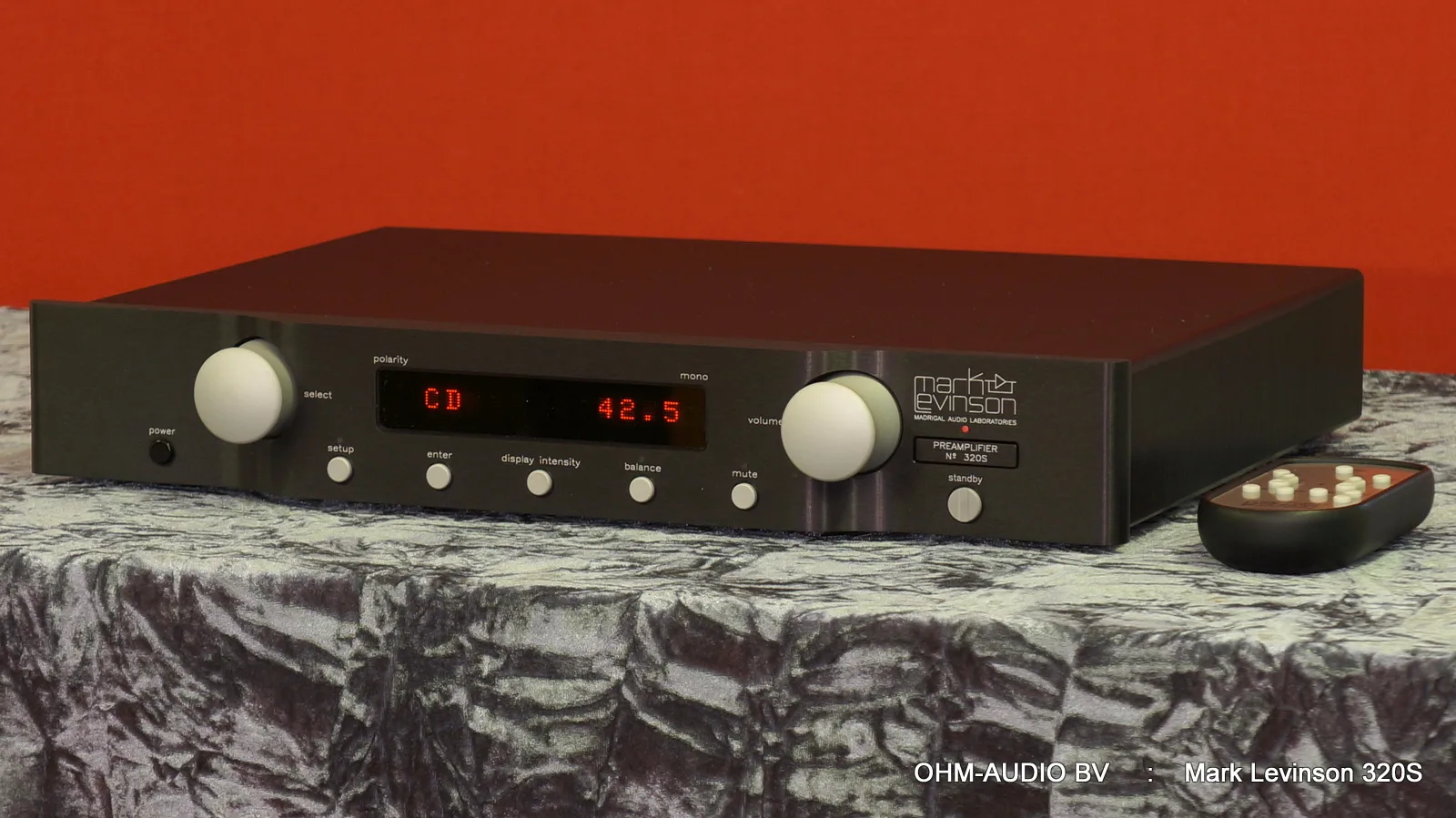 Mark Levinson 320S Préamplificateur Équilibré avec Module Phono : Vendu aux Pays-Bas