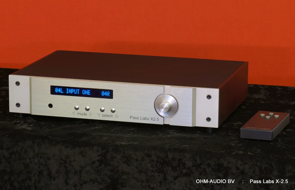 Pass Labs X2.5 Préamplificateur Équilibré avec Télécommande : VENDU en Suède