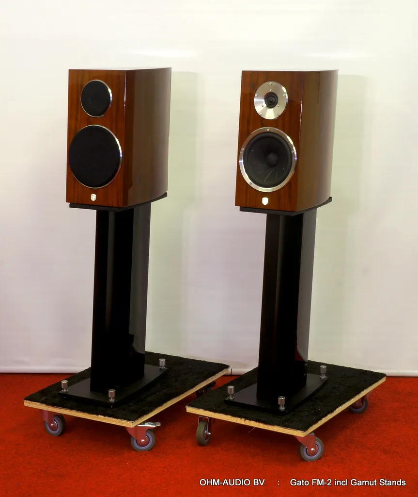 Gato FM-2 High Gloss Walnut + GamuT Stands : Sold