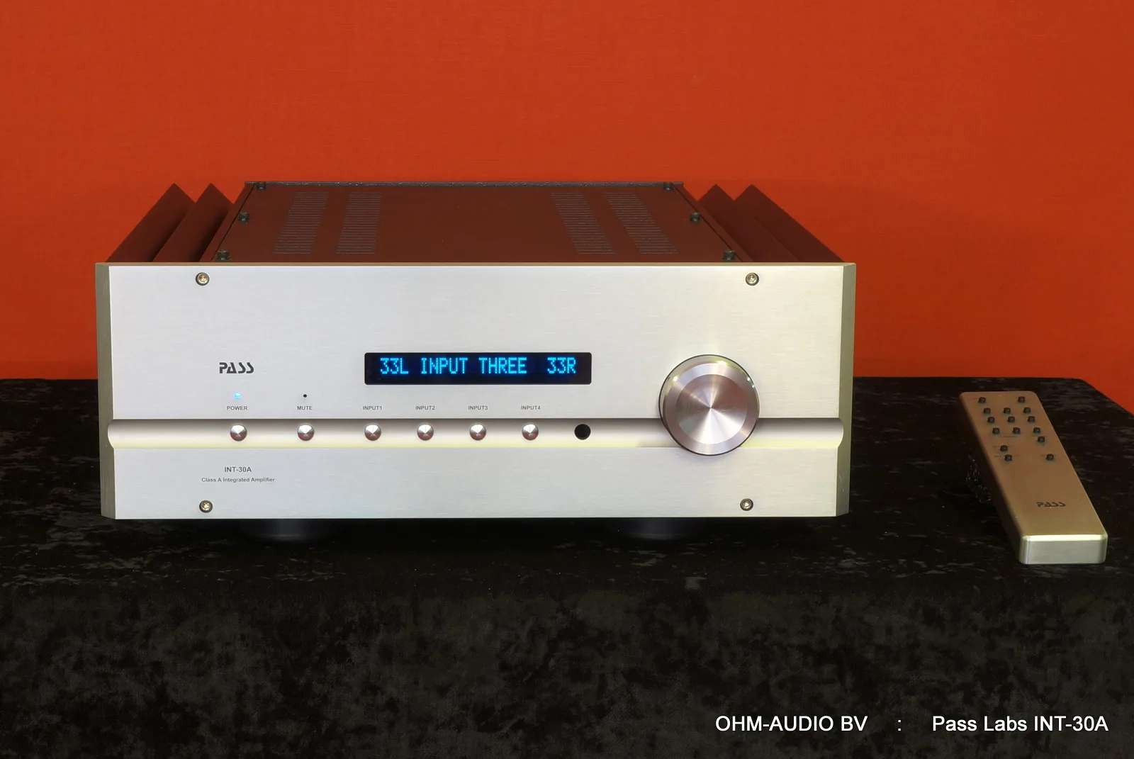 Amplificateur Intégré Classe A Pass Labs INT-30A, comme neuf et complet : Vendu en Suède