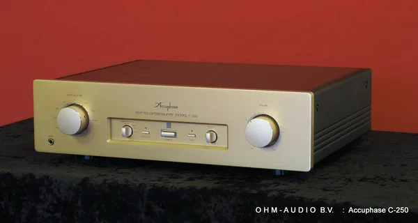 Accuphase C-250 + integriertes AD-250 Phono-Modul: Verkauft