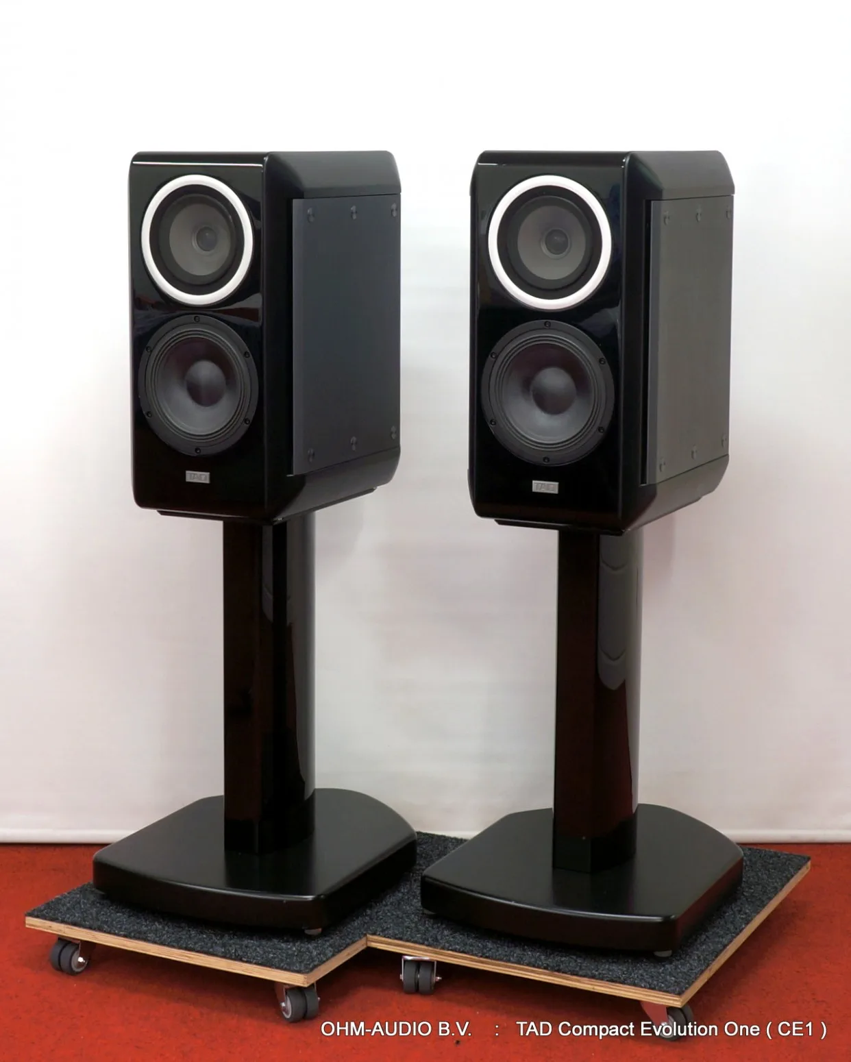 TAD Compact Evolution CE-1, Piano Black, incl TAD stands : VERKAUFT