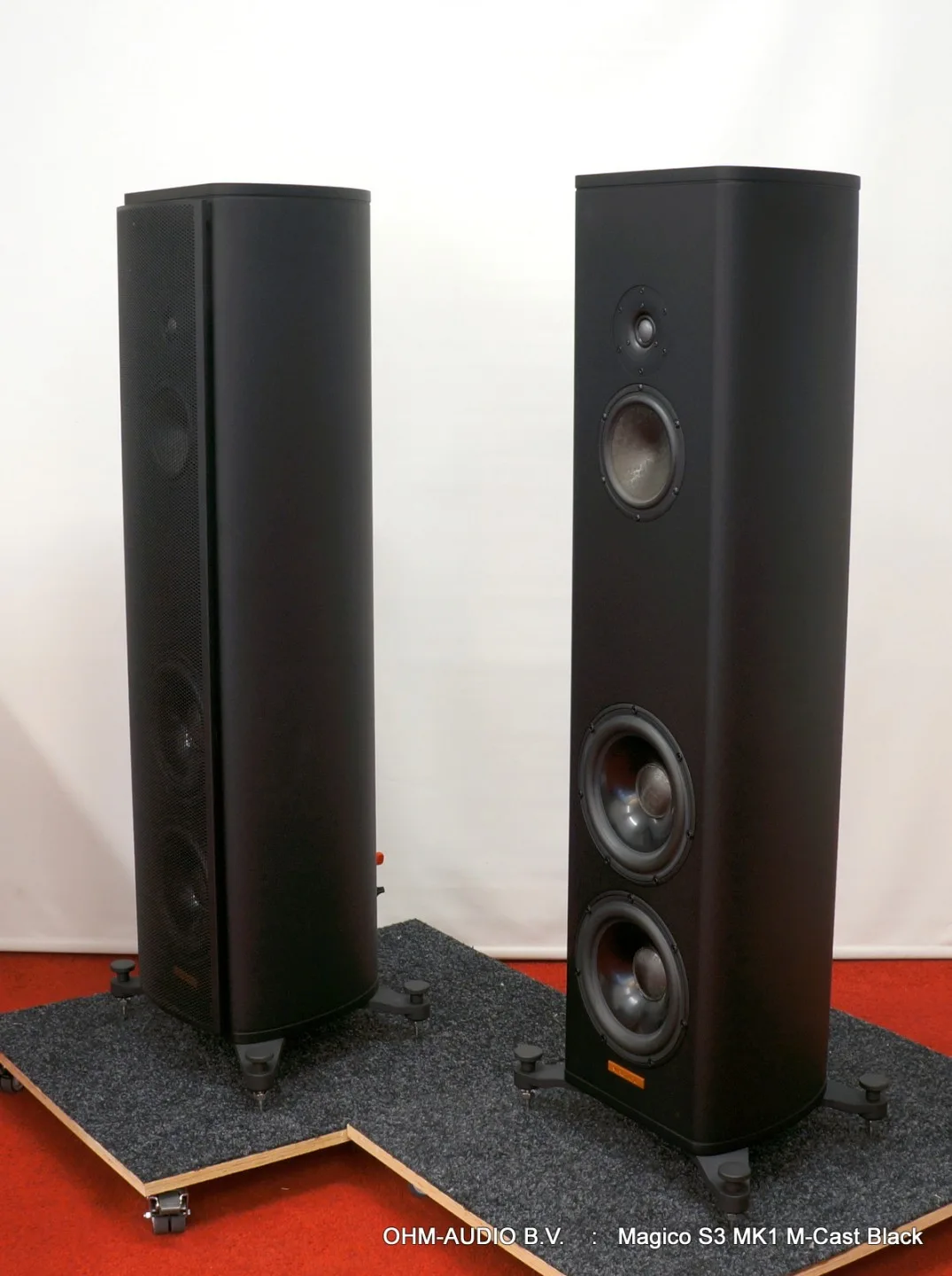 Magico S3, M-Cast Black, Like New Including Original Packaging & Accessories : SOLD