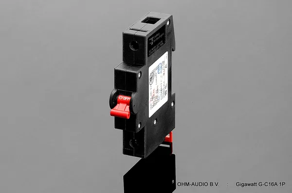 Gigawatt G-16A Single, Silberkontakt Audiograde Verteilerkasten-Schalter, 16 Ampere