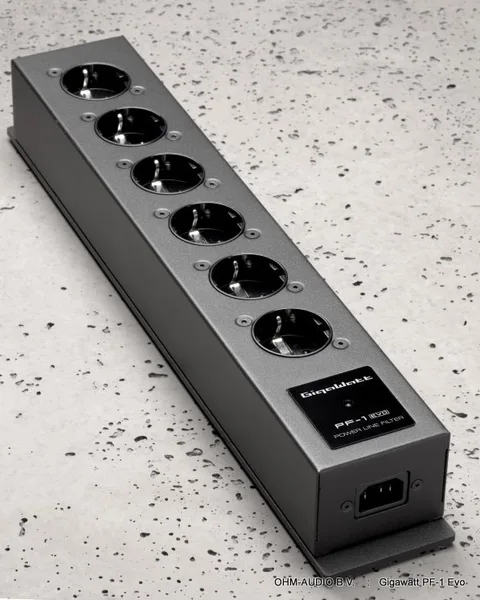 Gigawatt PF-1 Evo Powerstrip avec câble d'alimentation Gigawatt LC-1 Evo 1.5 Mètre : RUPTURE DE STOCK
