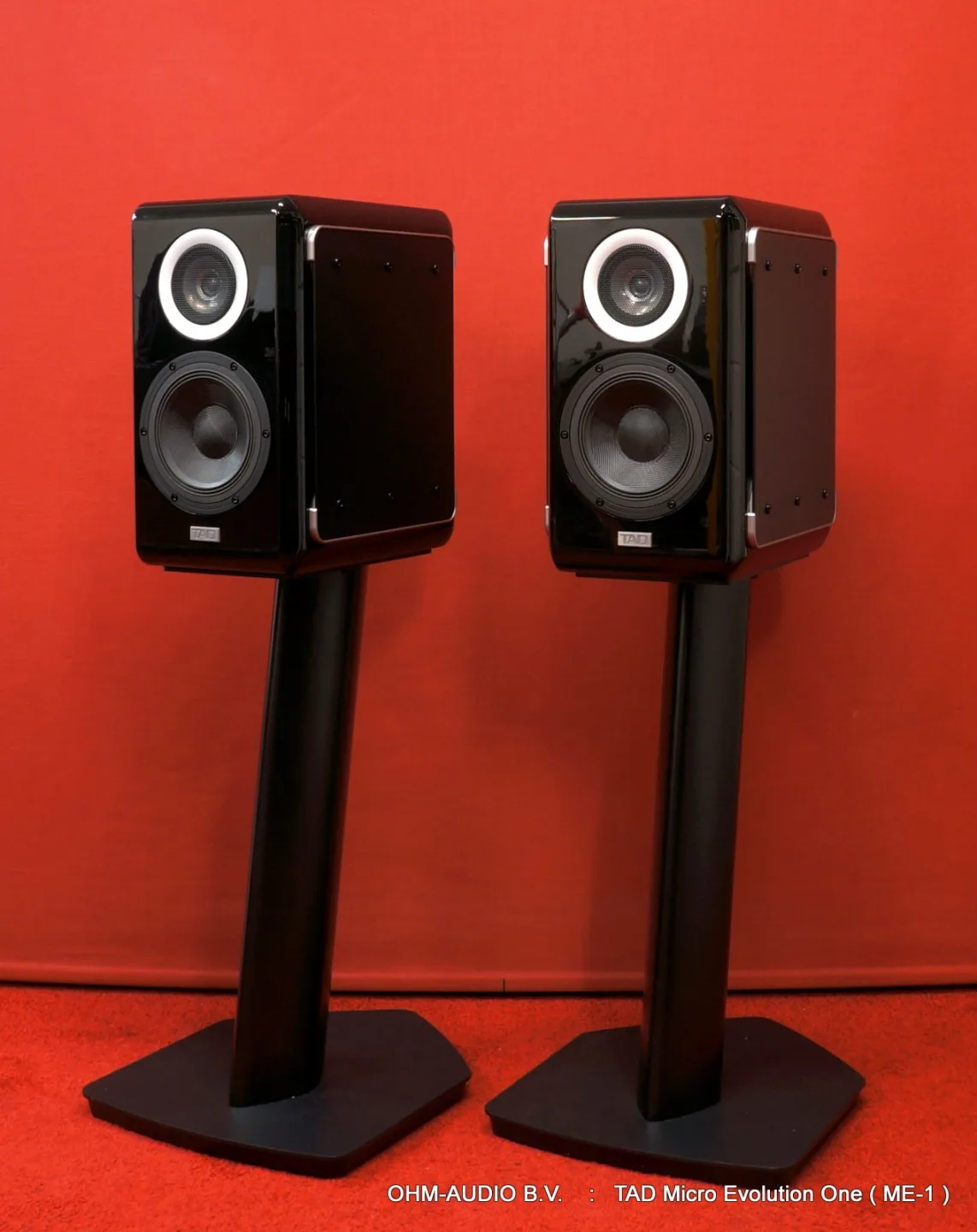TAD Micro Evolution One Incluant Stands Originaux, Piano Black, Complet : VENDU