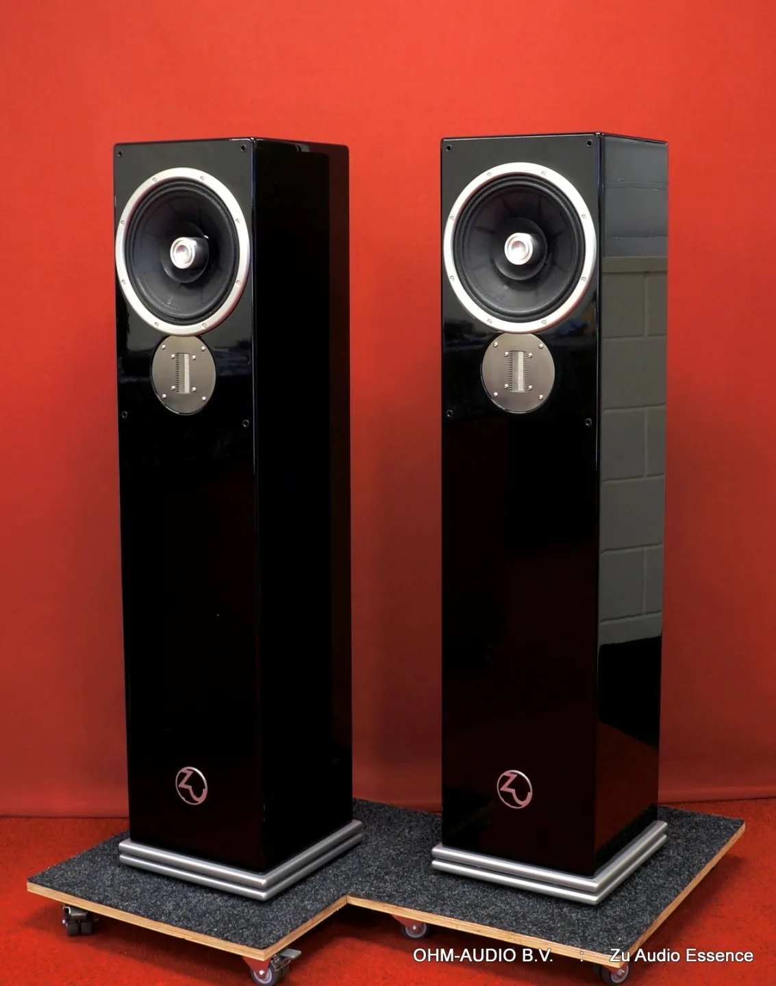 Zu Audio Essence, Optionale hochglänzend schwarze Ausführung: Verkauft