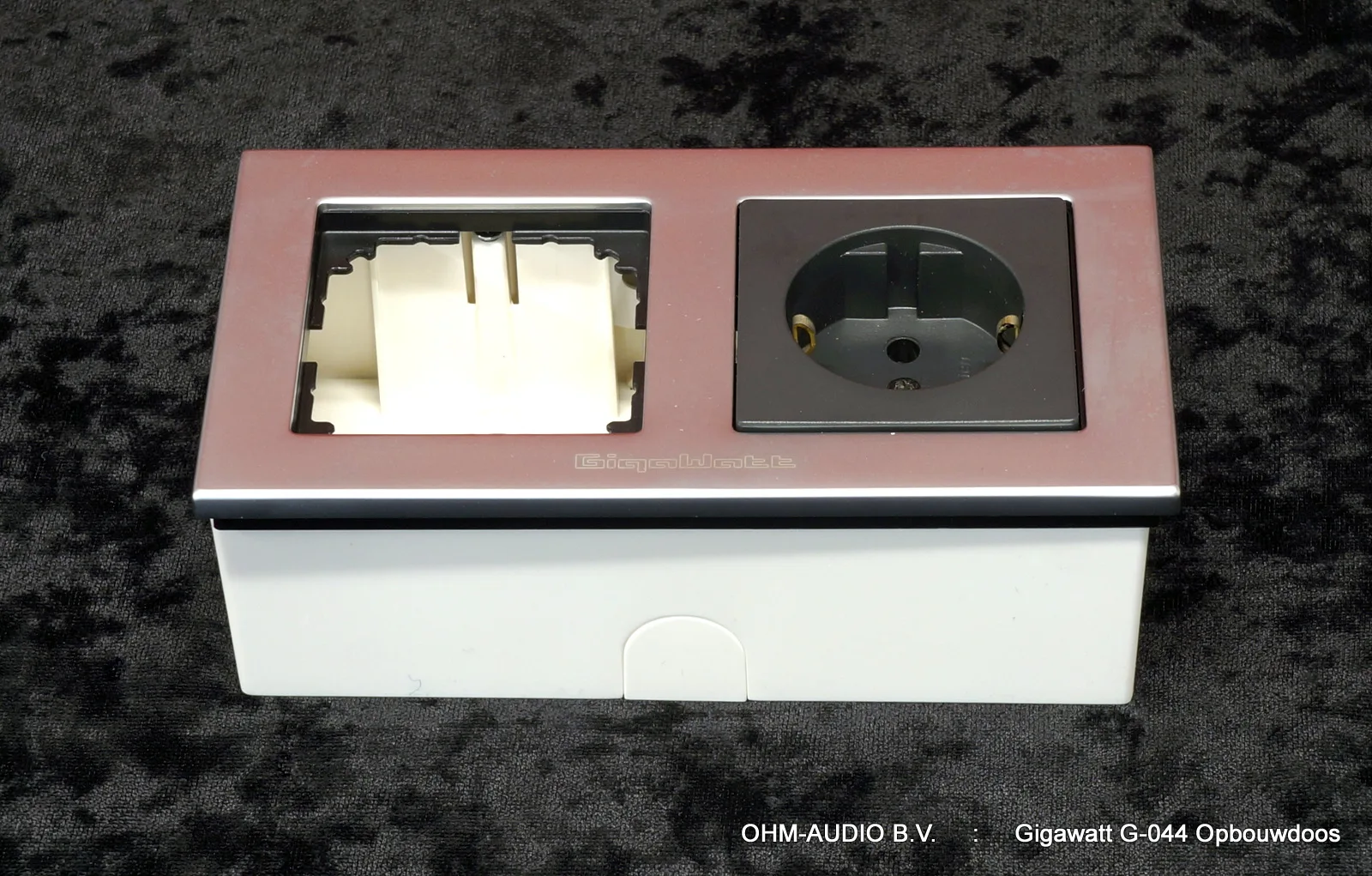 Flush-mounted box for Gigawatt G-044 Dual Wall Socket