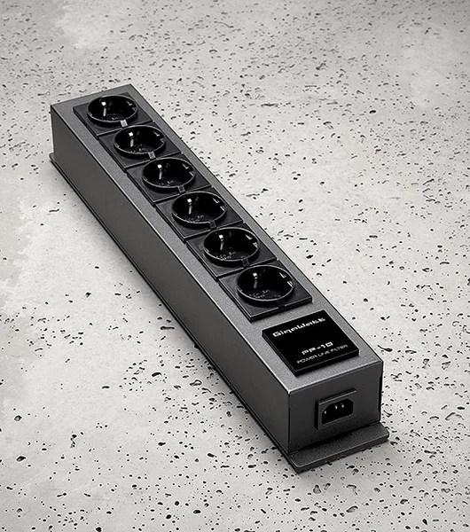 Gigawatt PF-1e Power Strip with Filtering, Black, New