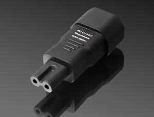 Gigawatt C7 Adapter für Stromkabel mit C13/C15 IEC Stecker