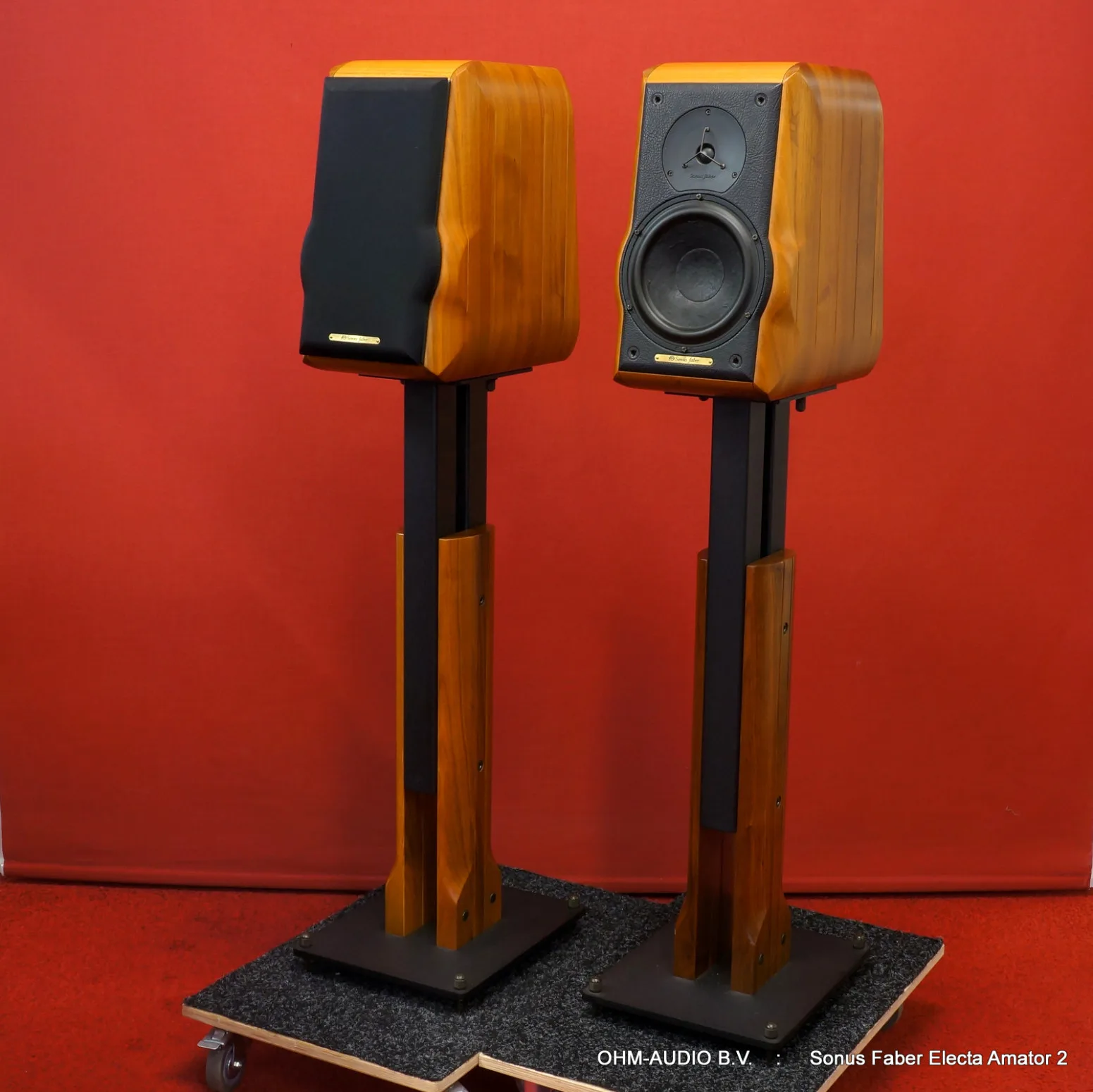 Sonus Faber Electa Amator 2, Nieuwstaat, met Originele Iron-Wood stands : Sold