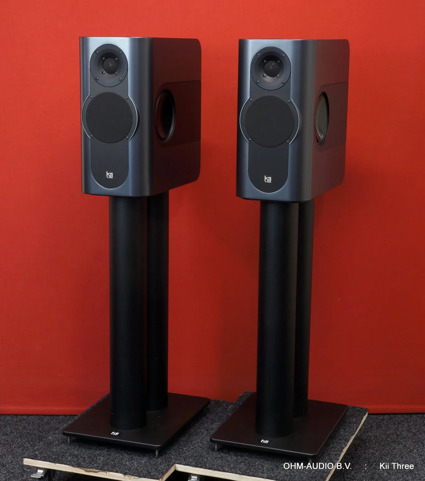 Kii Three + Kii Control + Stands, Satin Graphite Metallic, Inclusief OVP, Occasion : Sold