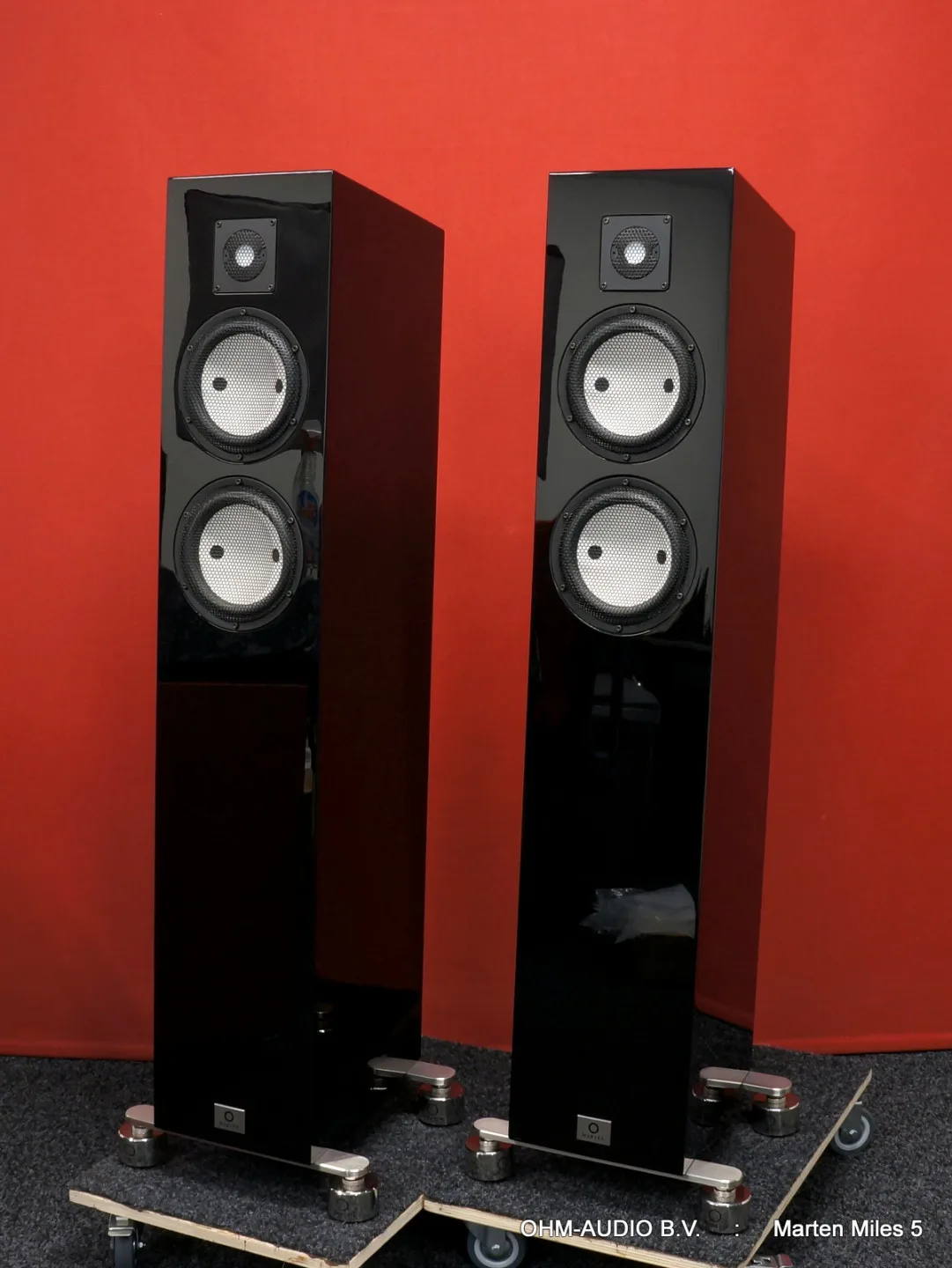 Marten Miles 5, Including Marten Isolators, Piano Black, Used : SOLD