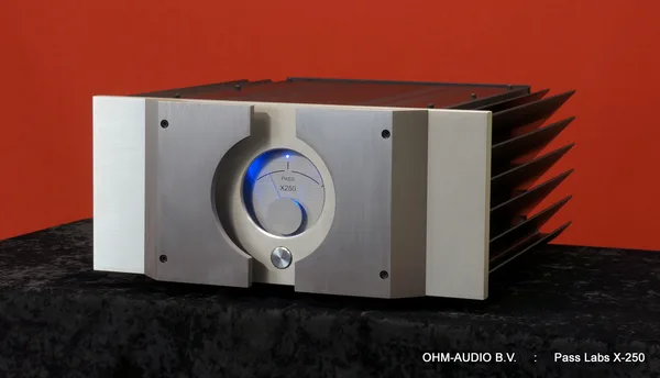 Pass Labs X-250 Volledig Gebalanceerde Stereo Eindversterker, Occasion : SOLD