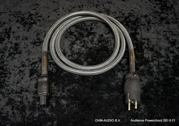 Audience PowerChord SE-i, 6 Feet/ 1.8 Meter, Originele Verpakking, Occasion : SOLD